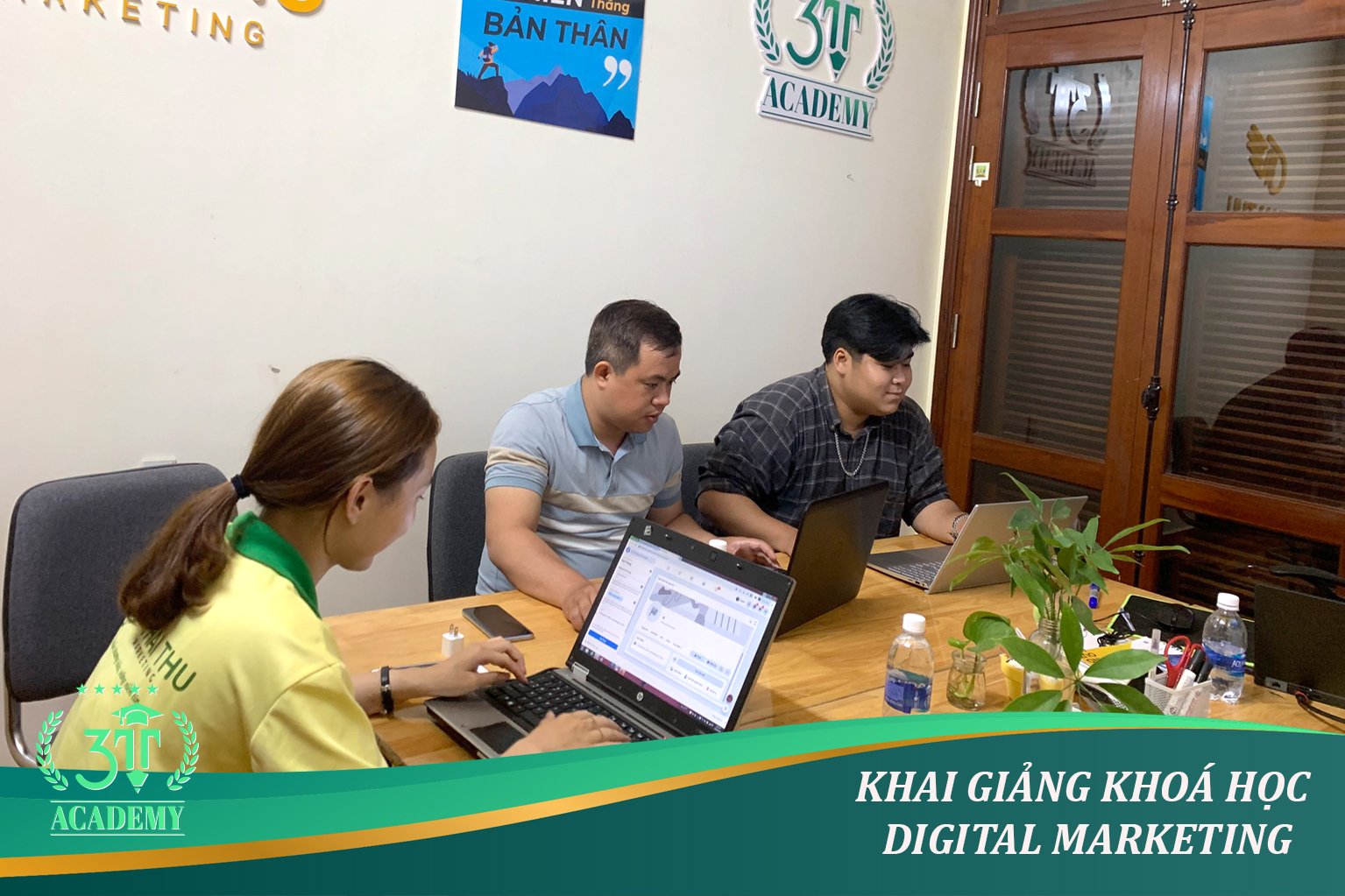 Học viên áp dụng thực tiễn kiến thức vào sản phẩm của mình